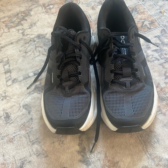 On Running Black and White Athletic Shoes - Picture 2 of 5